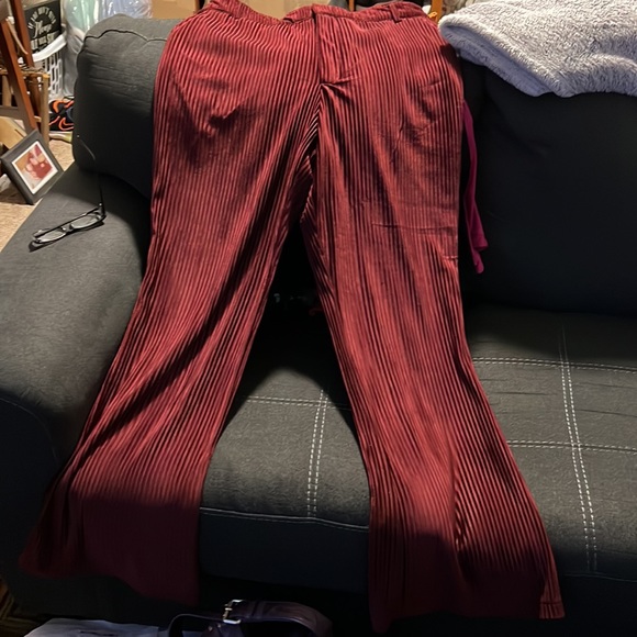 Urban outfitters size 16 softest corduroys ever felt. Has a bell bottom. NWOT. - Picture 4 of 5